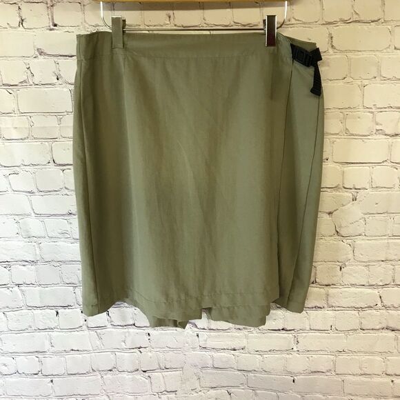 Woolrich Khaki Green Hiking Active Skort Skirt Adjustable Waist Gorpcore Size 12 - Picture 1 of 8